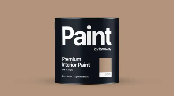 Puszka z farbą "Paint by hemway" w odcieniu Light Clay Brown. Ta brunatna farba z glinki nada wnętrzu ciepły, naturalny charakter.
